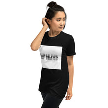 Charger l'image dans la galerie, "Just delayed" Logo Blanc T-shirt H/F